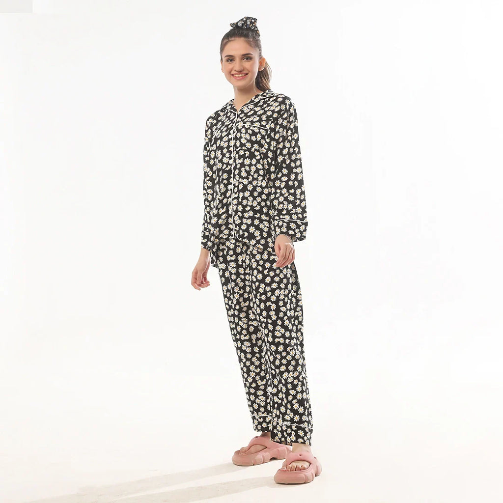 Mat Daisy Linen Pajama Suit with Scrunchie
